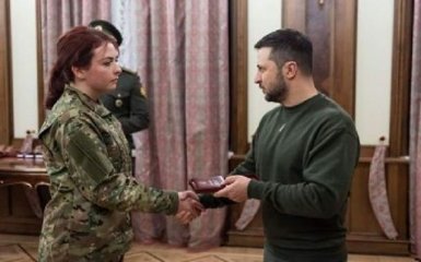 "Пташка" из Азовстали получила награду от Зеленского и посвятила ее погибшим собратьям