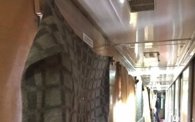 Одеяла на окнах в поезде "Львов-Мариуполь" возмутили соцсети: опубликованы фото