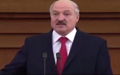 З Лукашенко трапився курйоз під час щорічного послання: опубліковано відео
