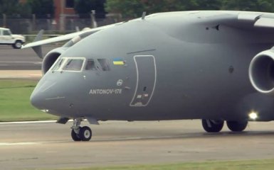 Украинский самолет покрасовался на знаменитом авиасалоне: появились фото и видео