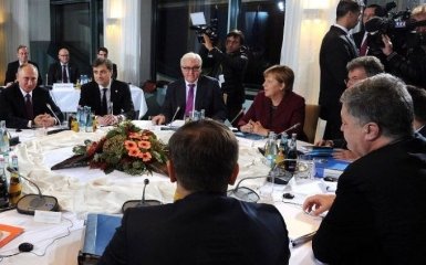 У Путина рассказали, пожал ли ему руку Порошенко