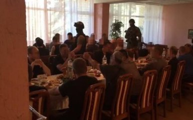 На Донбассе похороны "вора в законе" закончились массовыми задержаниями: появились фото