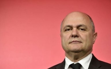 Міністр у Франції втратив посаду через великий скандал з дочками