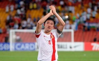 Дружина китайського футболіста зажадала жорстоко покарати чоловіка за зраду