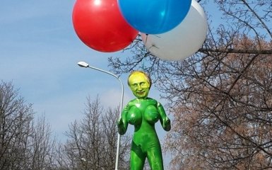 У російське посольство в Празі прилетів зелений Путін: опубліковано фото