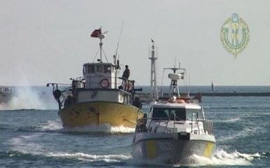 Украина отобрала корабль у турецких браконьеров: опубликованы видео