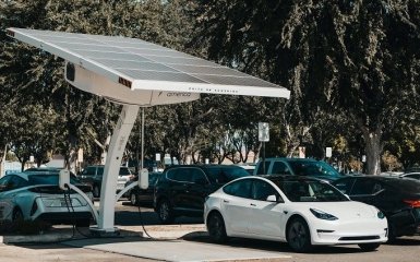 У США будують трасу для заряджання електромобілів під час руху