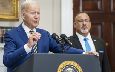 Частина представників Демократичної партії вимагає від Байдена розпочати переговори з РФ