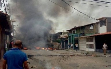 В Венесуэле демонстранты сожгли дом экс-президента Уго Чавеса