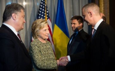 У Порошенко дали понять, что поговорили с Клинтон на славу: опубликовано фото