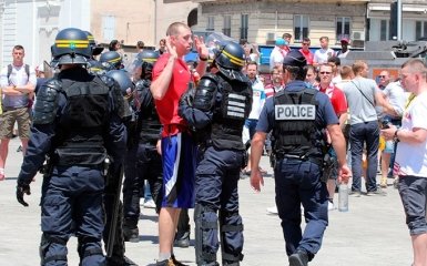 Перед матчем Україна - Польща відбулися зіткнення фанатів: опубліковані фото
