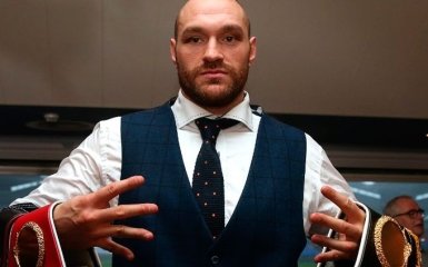 Непобедимый Тайсон похвастался своими поясами: опубликовано фото