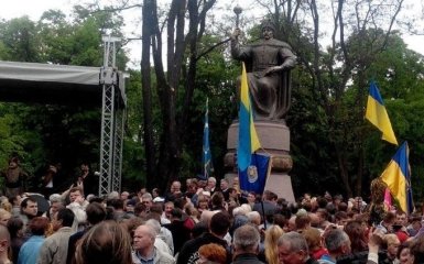 Появились фото открытия памятника Мазепе в Полтаве