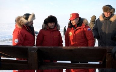Путин с Медведевым в Арктике стали героями шуток и фотожаб