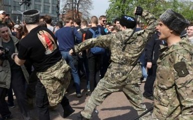 "Він нам не цар": нападників на мітингувальників у Москві відшмагали нагайками