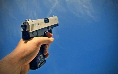 В Одессе у торгового центра открыли стрельбу: появились подробности