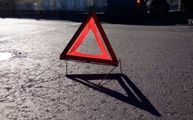 Нічна ДТП у Києві: на Хрещатику автівка збила двох пішоходів, з'явилися фото