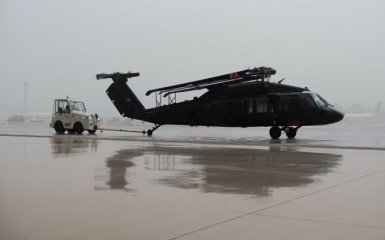 В Латвию доставили боевые вертолеты США: опубликованы фото