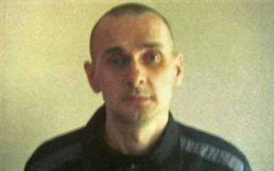 Російські тюремники показали фото Олега Сенцова з лікарні