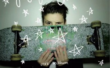 Младший сын Бекхэмов выпустил дебютную песню: появилось аудио