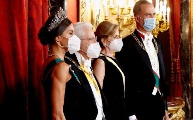 Королева Летиція продемонструвала вишуканий образ у платті від Giorgio Armani