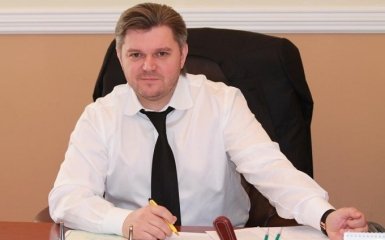 Міністра часів Януковича затримали за кордоном: прямував до РФ