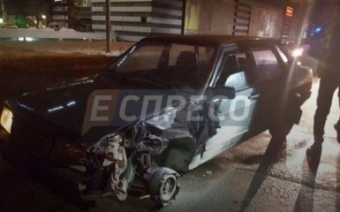 В Киеве пьяный водитель таранил авто патрульных: появились фото