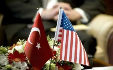 Туреччина тимчасово призупинила видачу неімміграційних віз для громадян США