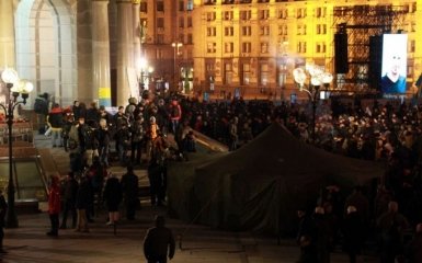 На Майдане установили палатку: опубликовано видео