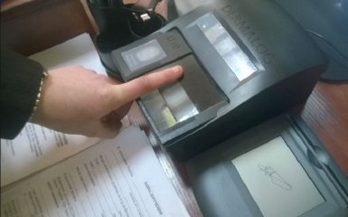 В Одесі літні люди влаштували бійку в чергу за біометричними паспортами: з'явилося відео