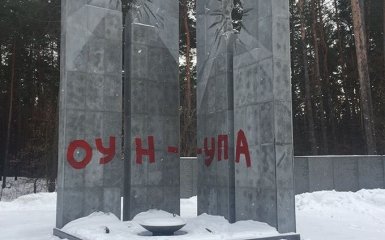 Под Киевом осквернили украинско-польский мемориал: появились фото