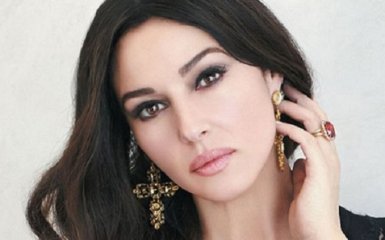 "І їй 54 роки": Моніка Беллуччі похизувалася ідеальною фігурою