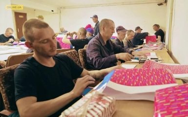 Як живуть полонені військові армії РФ у таборі в Україні — фоторепортаж