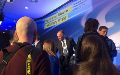 Стало известно, о чем говорили на "украинском завтраке" Пинчука в Давосе: появились фото