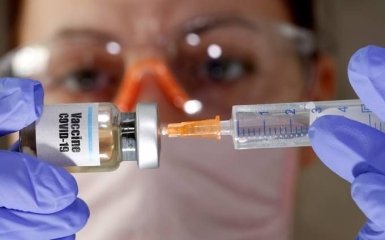 Вакцина проти COVID-19 майже готова - Європа вже масово закуповує сотні мільйонів доз