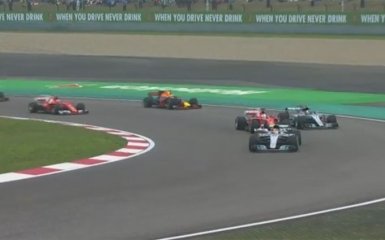 Формула-1: Хэмилтон выиграл Гран-при Китая - появилось видео победы