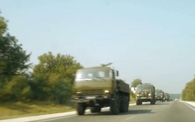 В оккупированный Крым продолжает идти поток боевой техники: появилось видео