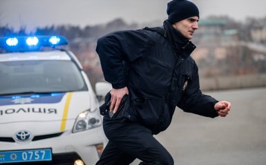 В Киеве пьяный водитель провез на капоте полицейского