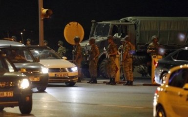Провал перевороту в Туреччині: з'явилося відео з побитими лідерами путчу