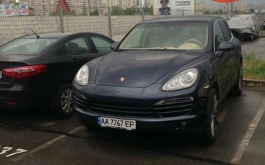 У Києві трапилися елітні автомобілі з однаковими номерами: опубліковано фото