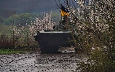 ВСУ показали процесс уничтожения трех российских БМП и танка — видео