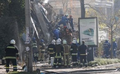 Під завалами будинку у Києві загинула вагітна жінка