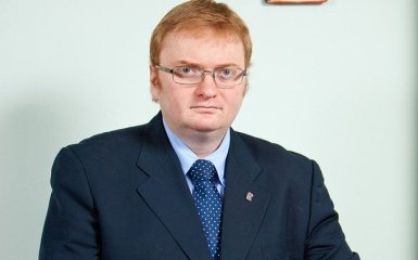 Одіозний російський депутат заявив, що ЗСУ обстріляли його авто на Донбасі