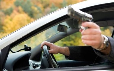 Пьяный глава района на Луганщине стрелял в людей, полиция пыталась скрыть преступление