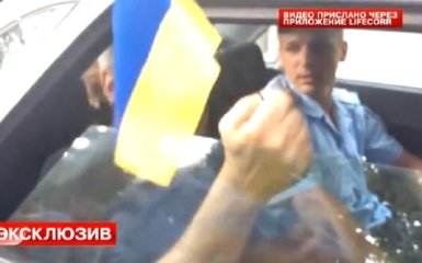 В оккупированном Крыму мужчину задержали за украинский флаг: появилось видео