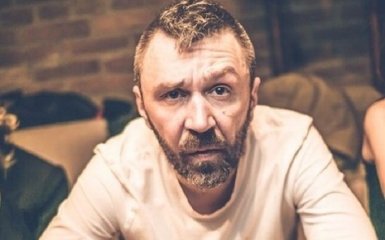 Скандальный Шнуров в Крыму спел про сгоревшую Москву: появилось видео