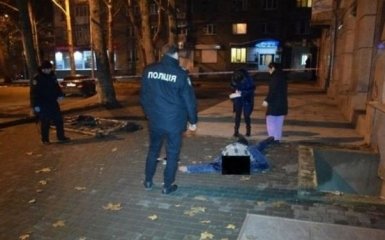 У центрі Миколаїва загинув український військовий, провалившись у яму: опубліковані фото