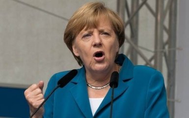 "Россия сама это сделала": Меркель хочет вмешаться в конфликт США и РФ