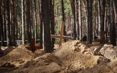 С места массового захоронения в Изюме достали 447 тел - ГСЧС