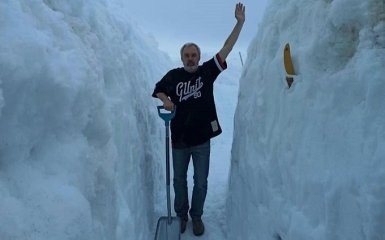 Полярники откапывают станцию Вернадского после рекордного снегопада — впечатляющие фото
